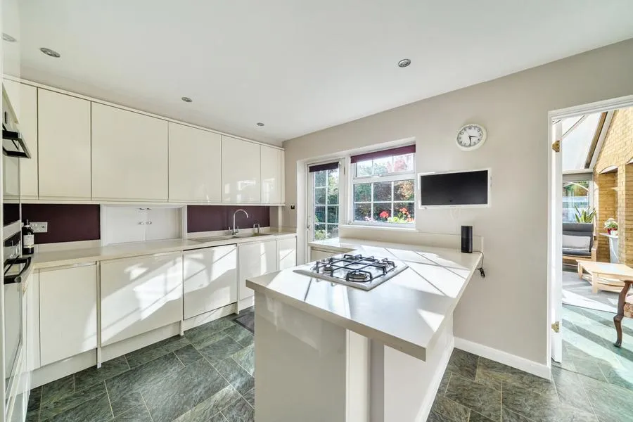 Cuckoo Lane, West End, GU24, photo 5