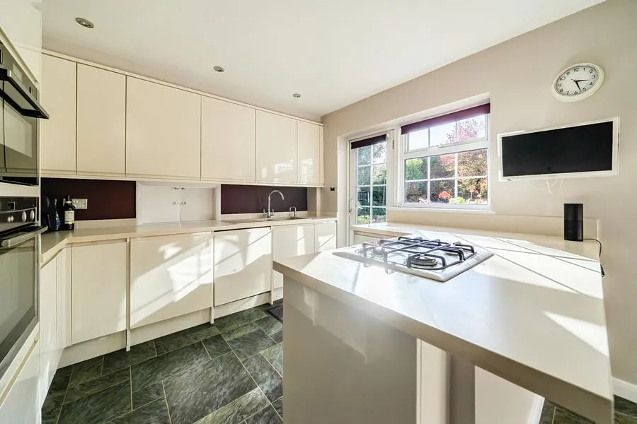 Cuckoo Lane, West End, GU24, photo 6