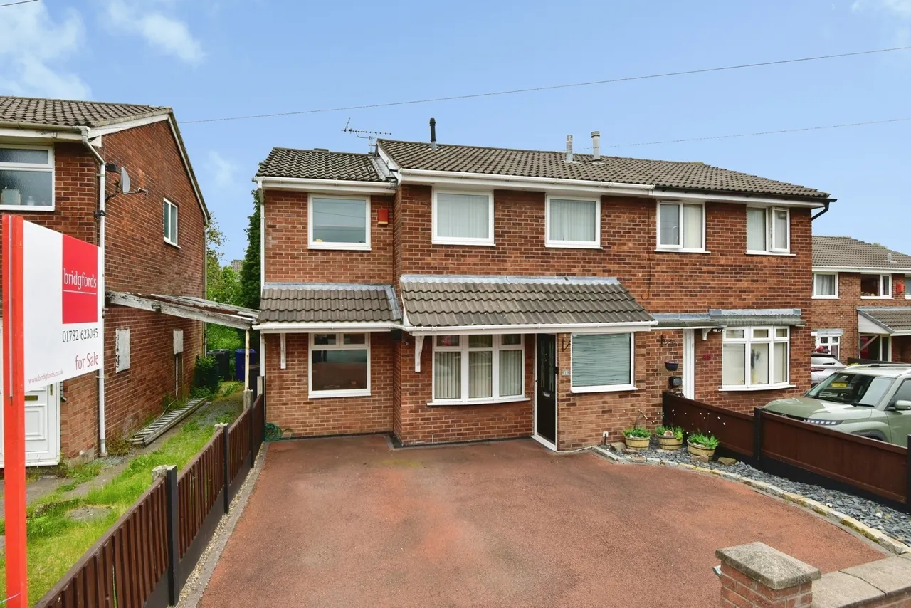 3 bed house for sale — Newport Grove, Newcastle, Staffordshire, ST5