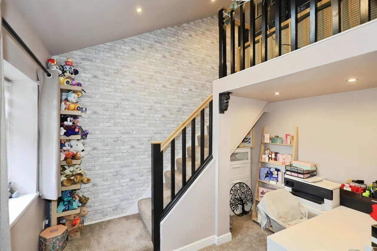 Winnall Close, Bilston, WV14, photo 24