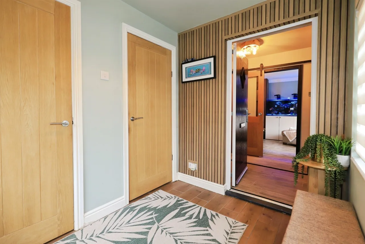 Winnall Close, Bilston, WV14, photo 6