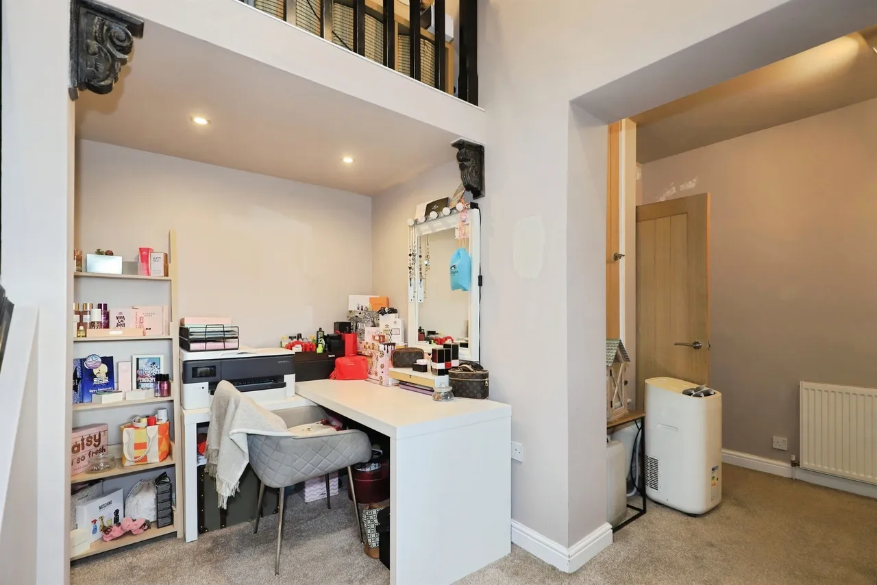 Winnall Close, Bilston, WV14, photo 23