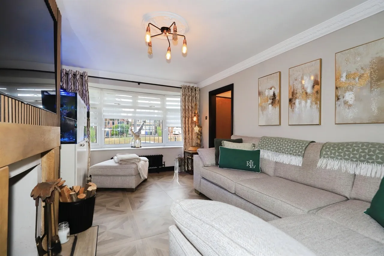 Winnall Close, Bilston, WV14, photo 4