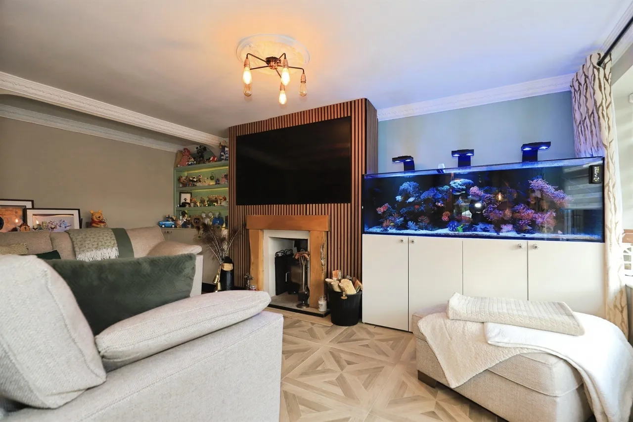 Winnall Close, Bilston, WV14, photo 3