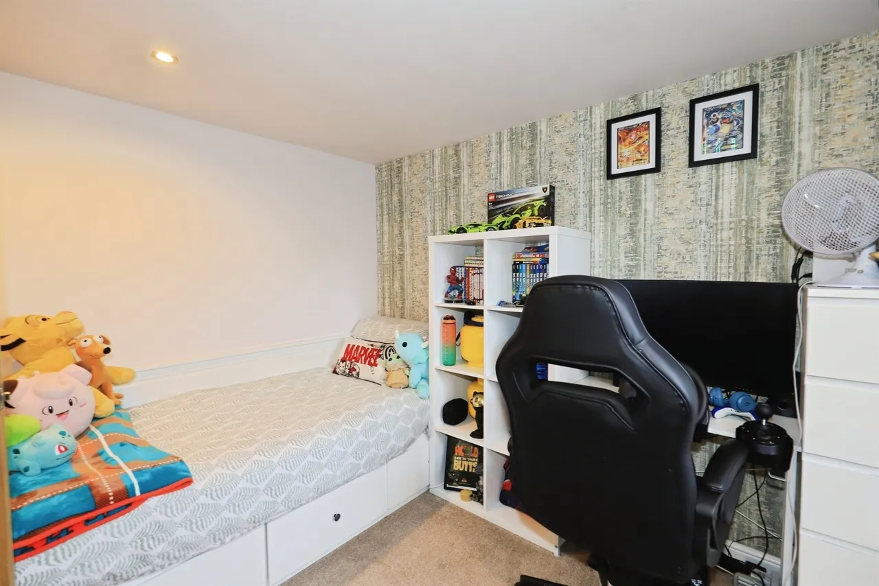 Winnall Close, Bilston, WV14, photo 19