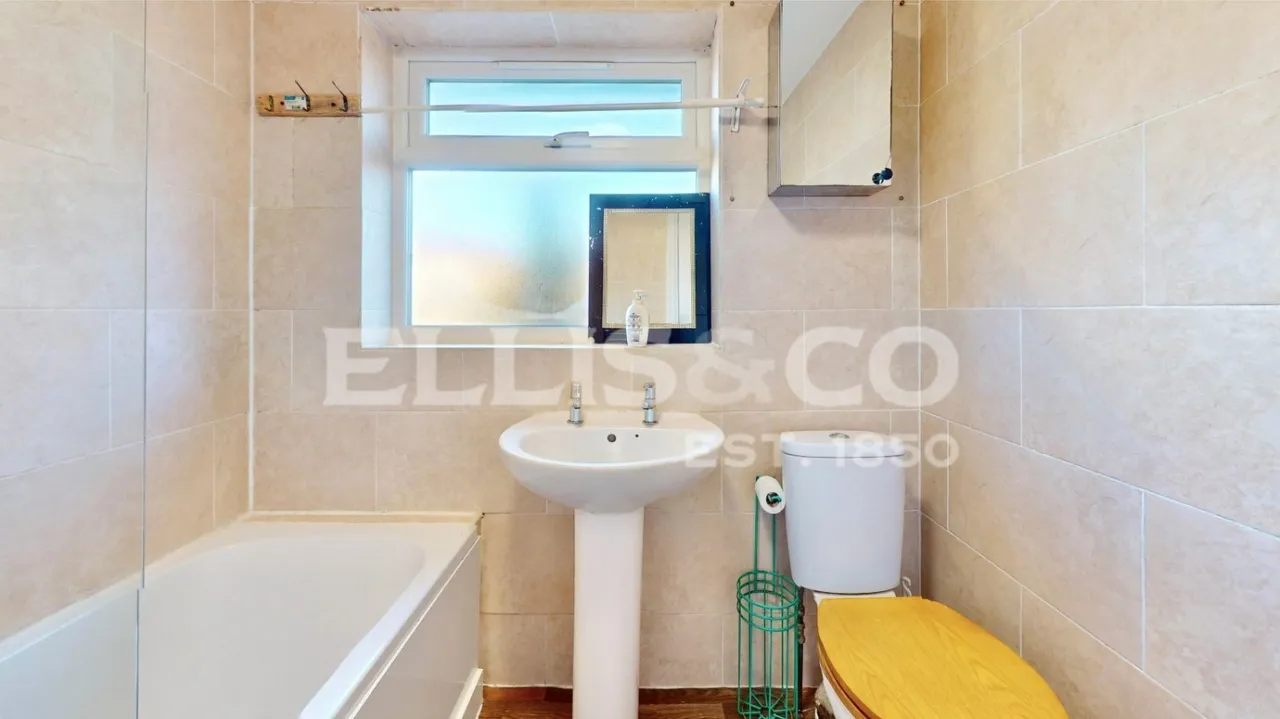 Northwood Gardens, Greenford, UB6, photo 15