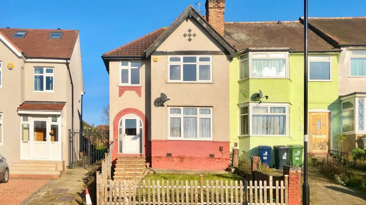 Northwood Gardens, Greenford, UB6, photo 3