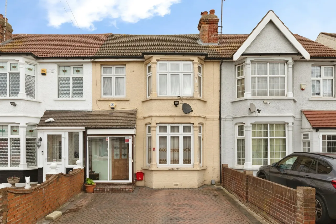 3 bed house for sale — Hall Lane, London, E4
