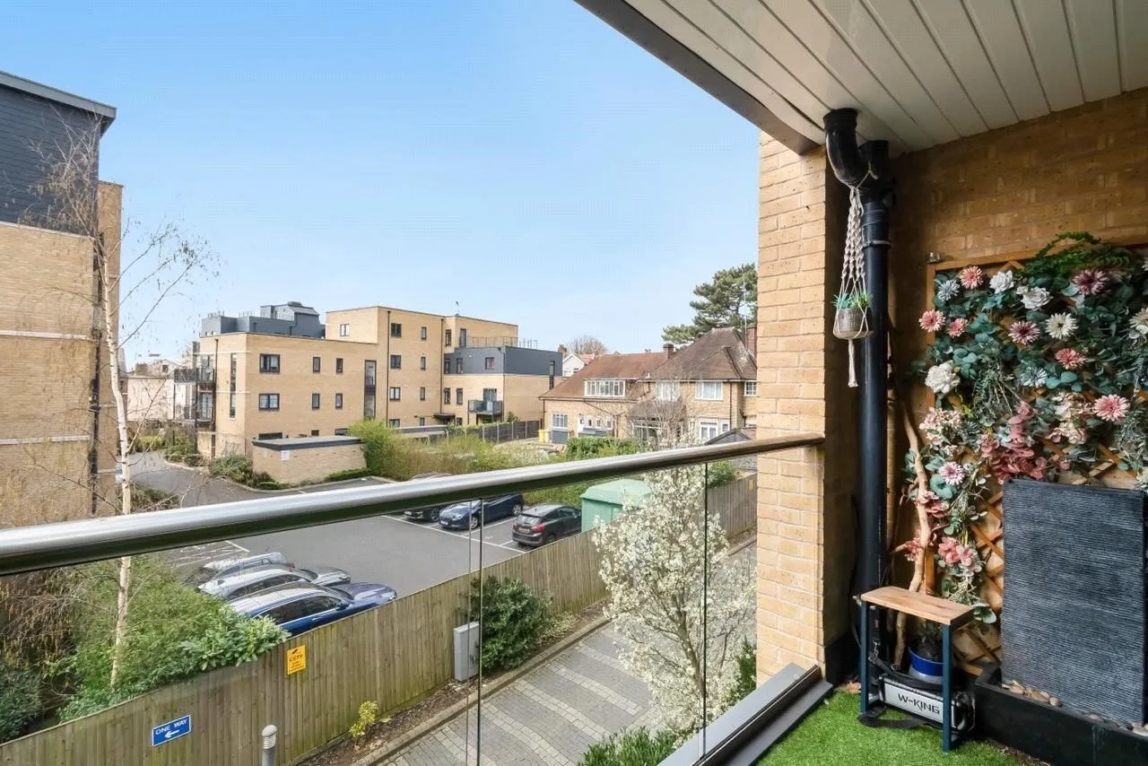 2 bed flat for sale, London Road, Isleworth, TW7
