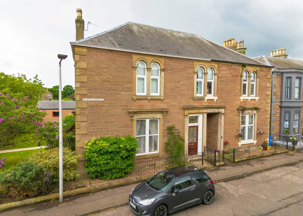 5 bed house for sale — Princes Street, Arbroath, DD11 2BL