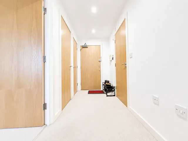 Queensway, Earlswood, RH1, photo 3