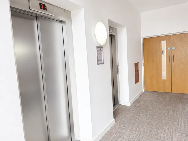 Queensway, Earlswood, RH1, photo 9
