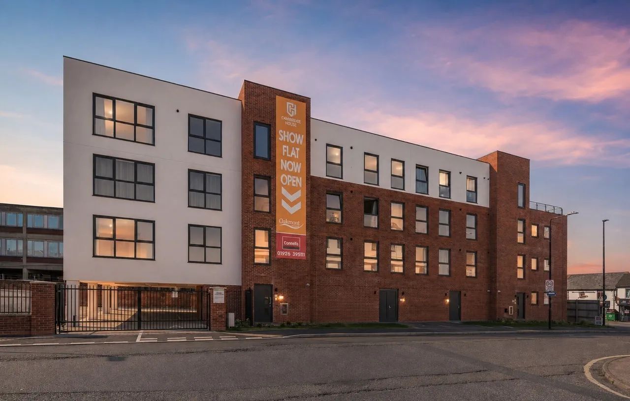 2 bed flat for sale — Cambridge Place, Aylesbury