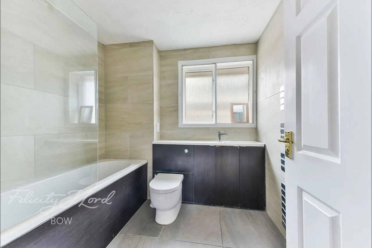 Bow Road, London, E3, photo 11