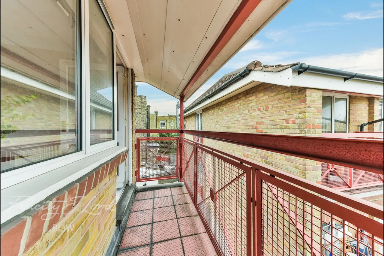 Bow Road, London, E3, photo 3