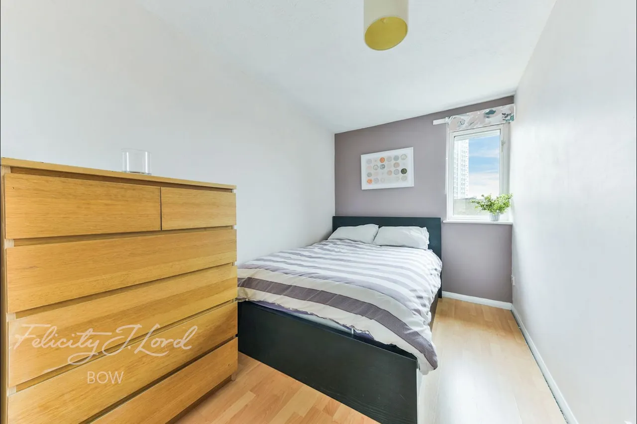 Bow Road, London, E3, photo 4