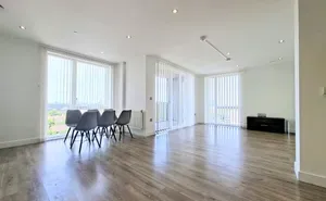 3 bed flat to rent — Creative Road, SE8