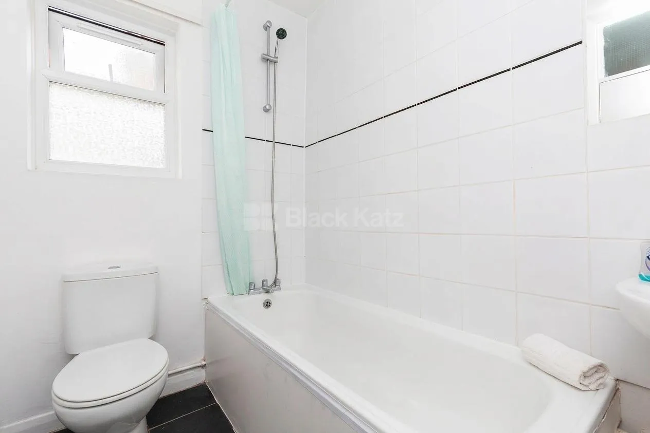 Rutland Park, London, NW2, photo 7