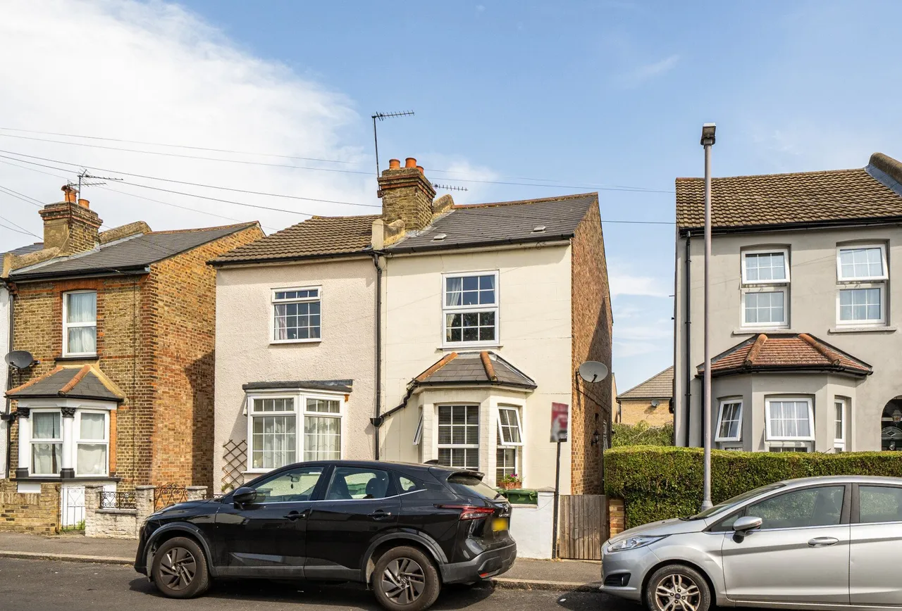 3 bed house for sale — Wood Street, Mitcham, CR4 4JT