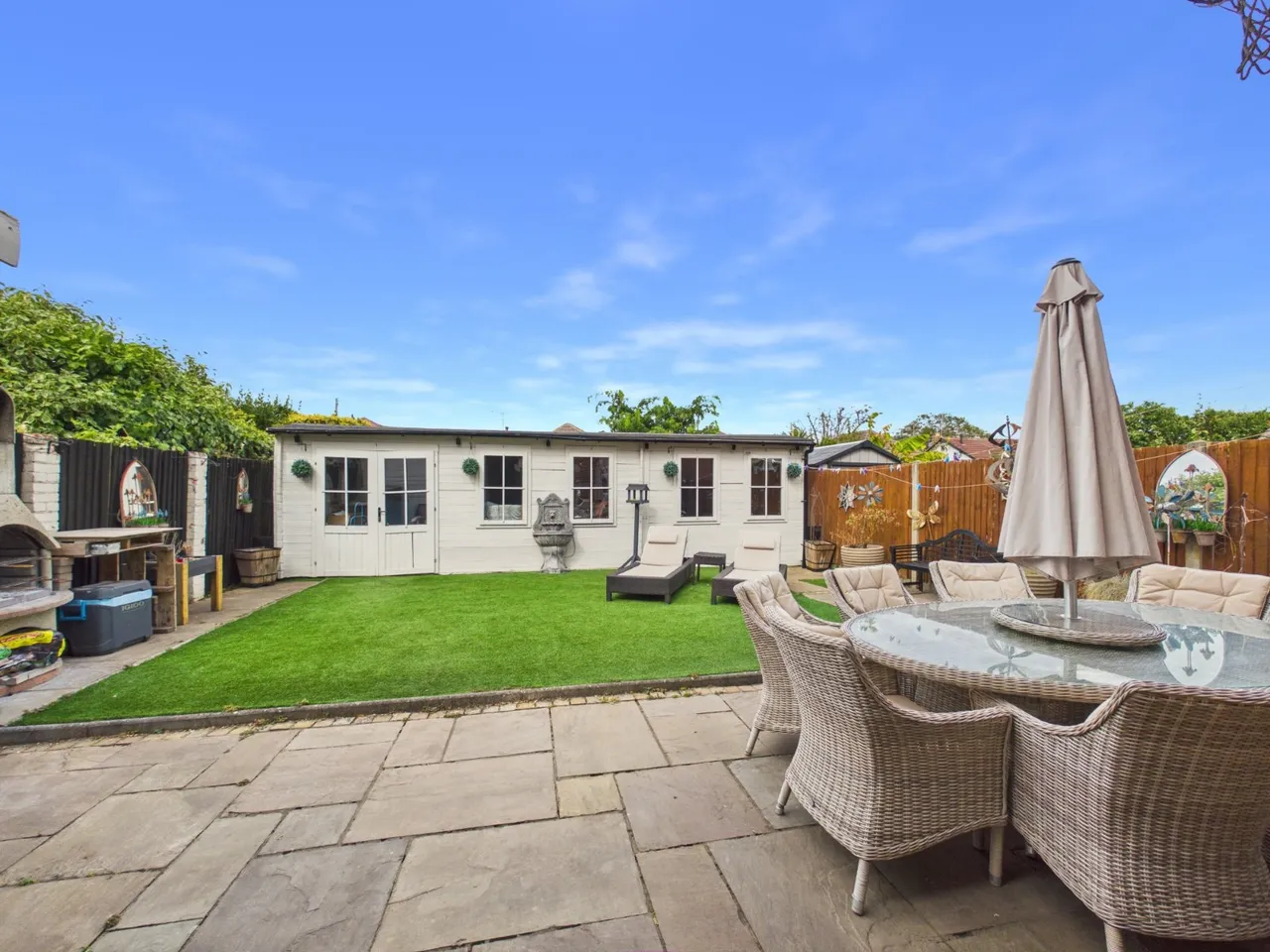 Ashford, Surrey, photo 21
