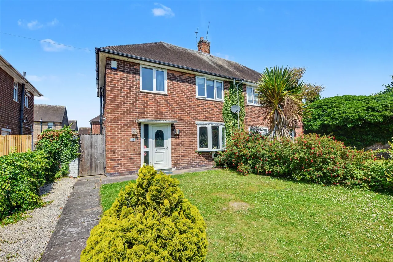 3 bed house for sale, Holly Close, Hucknall, NG15