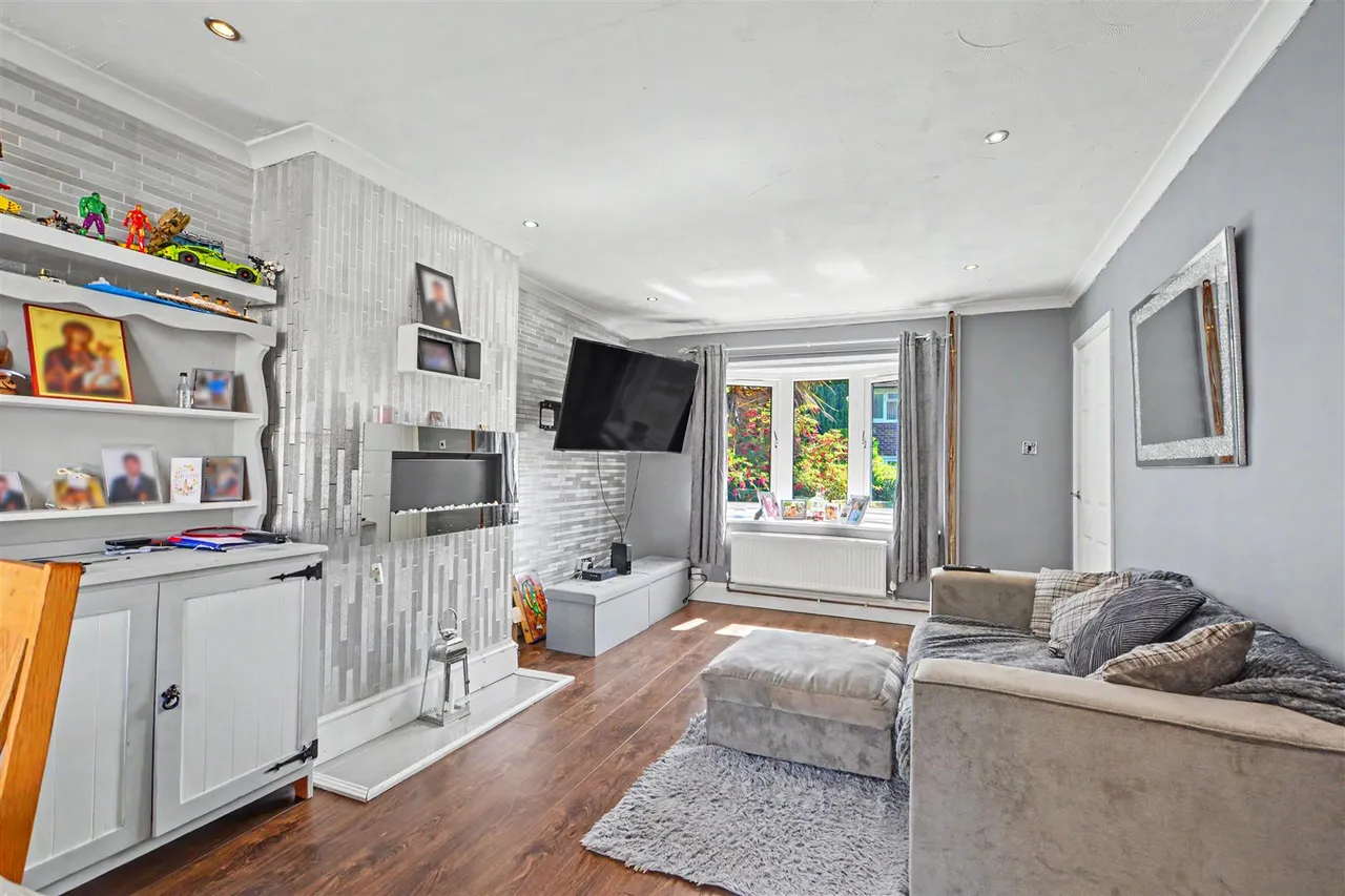 Holly Close, Hucknall, NG15, photo 4