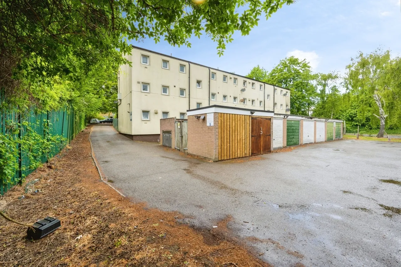 1 bed flat for sale — Harrowden Road, Luton, Bedfordshire, LU2