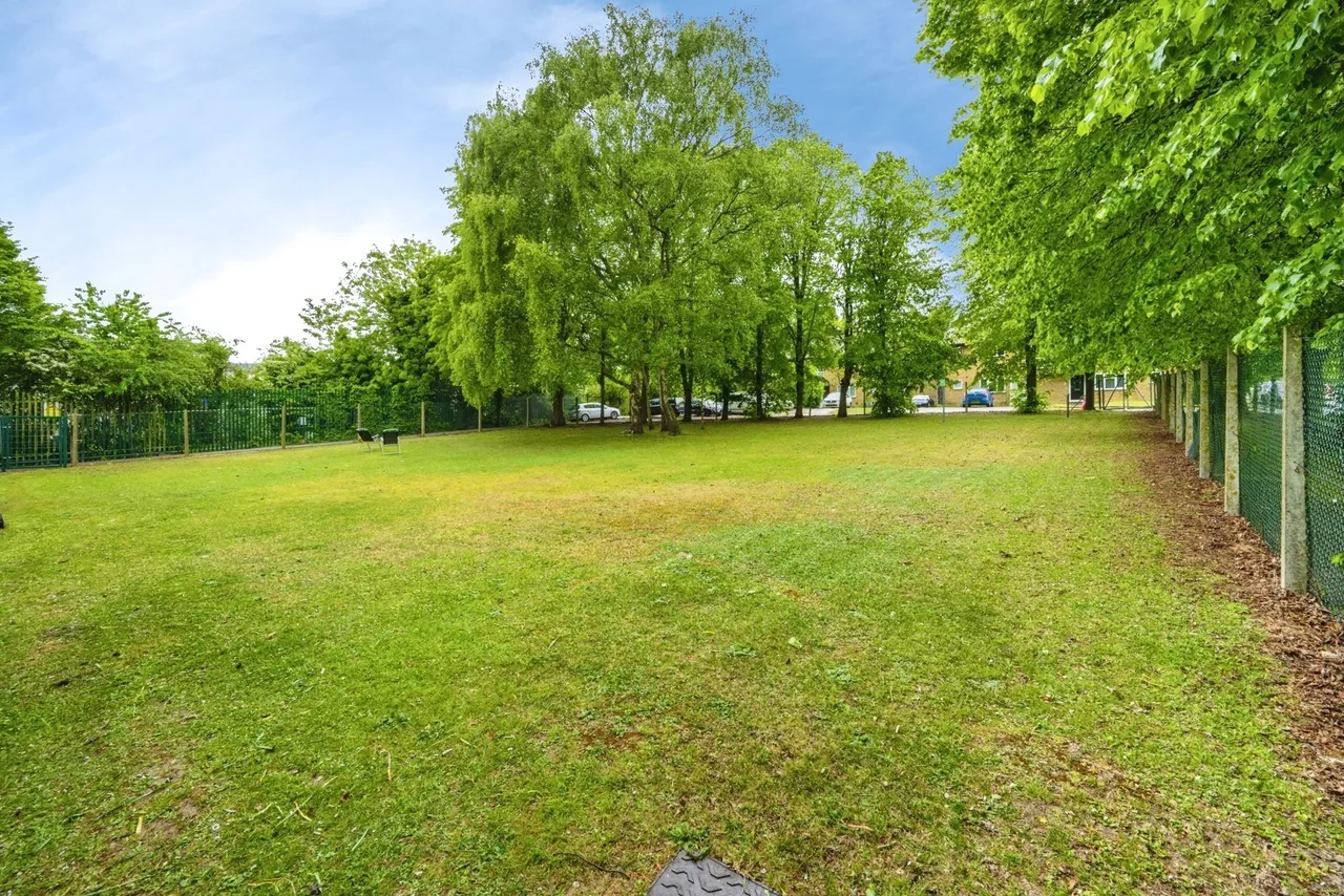 Harrowden Road, Luton, Bedfordshire, LU2, photo 13