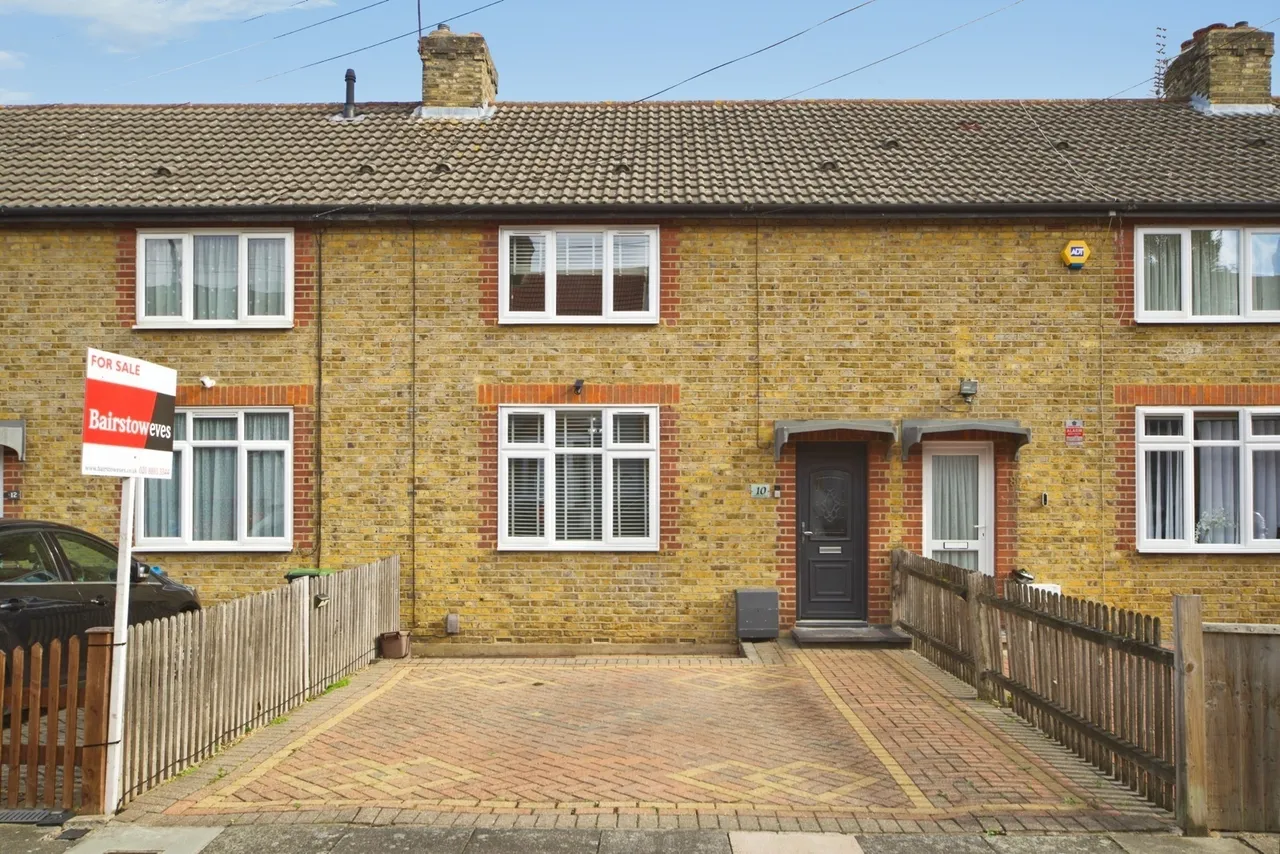 3 bed house for sale, Middlesborough Road, London, N18