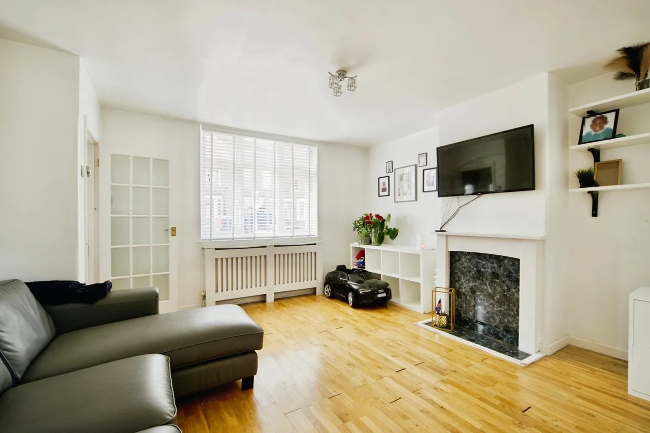 Middlesborough Road, London, N18, photo 6