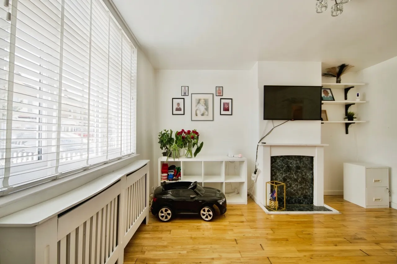 Middlesborough Road, London, N18, photo 8