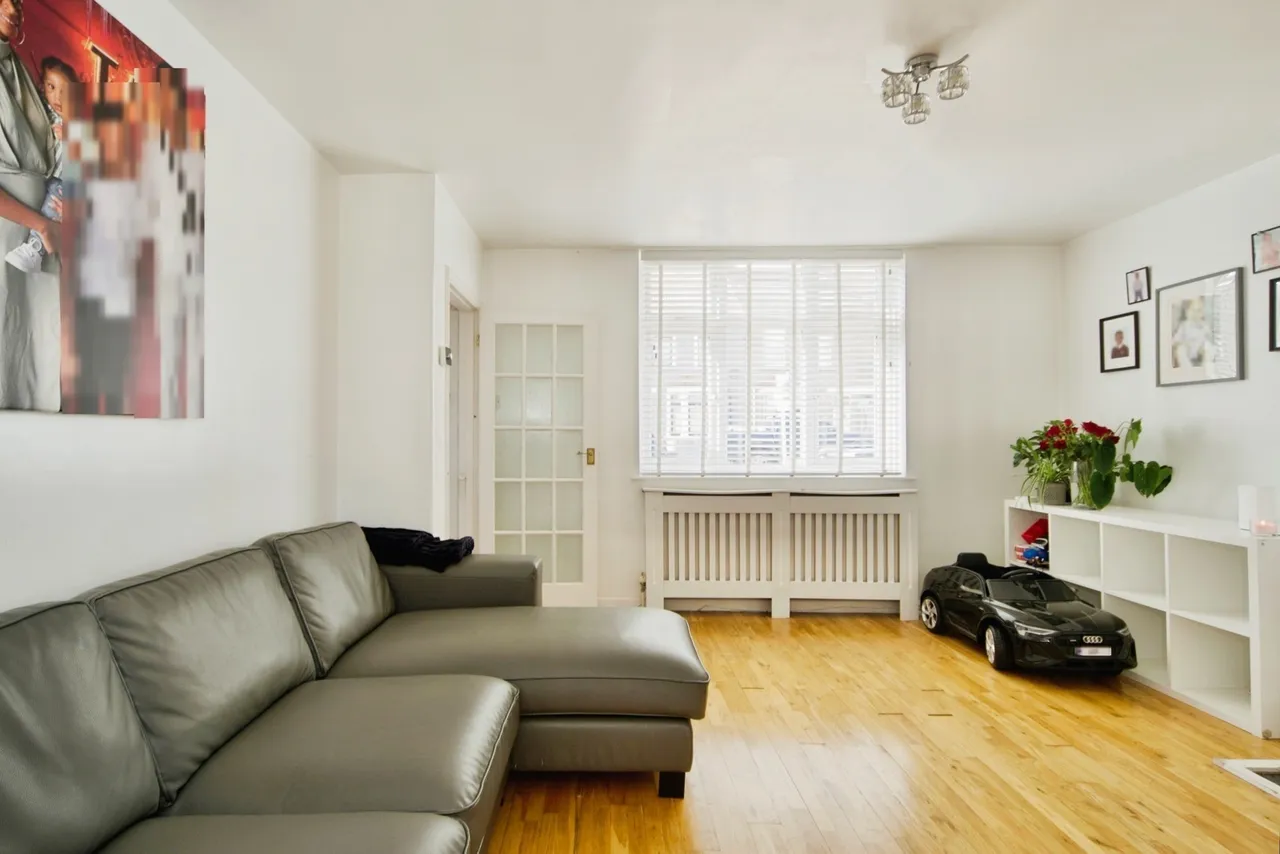 Middlesborough Road, London, N18, photo 4
