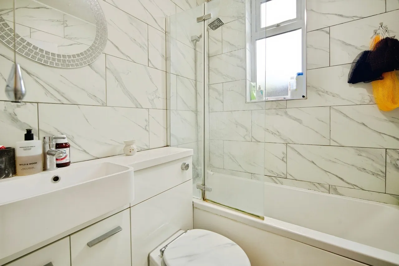 Middlesborough Road, London, N18, photo 13