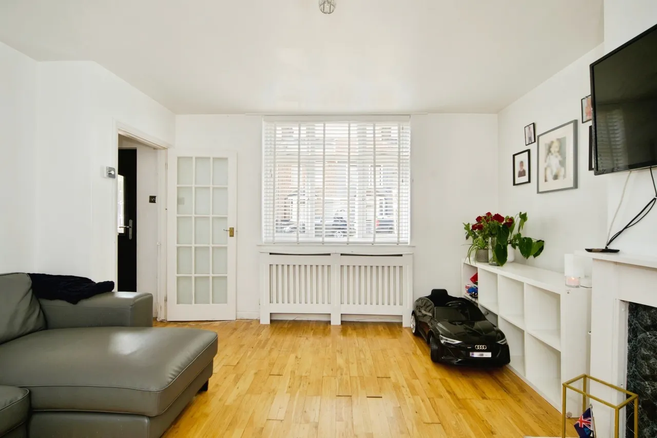Middlesborough Road, London, N18, photo 5