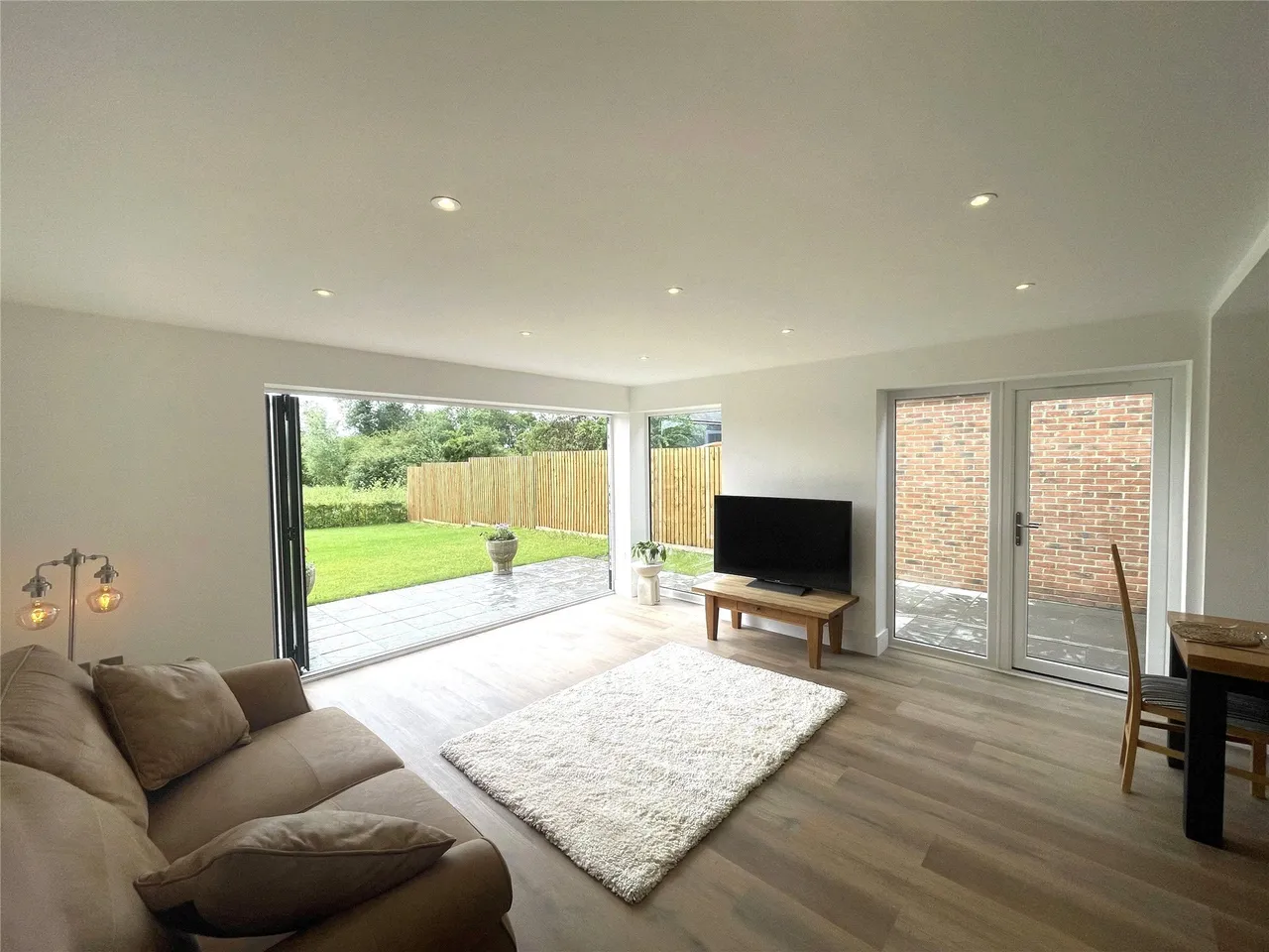 Open House At Queens Head Close, Gloucestershire, Aston Cross, GL20 8FJ, photo 6