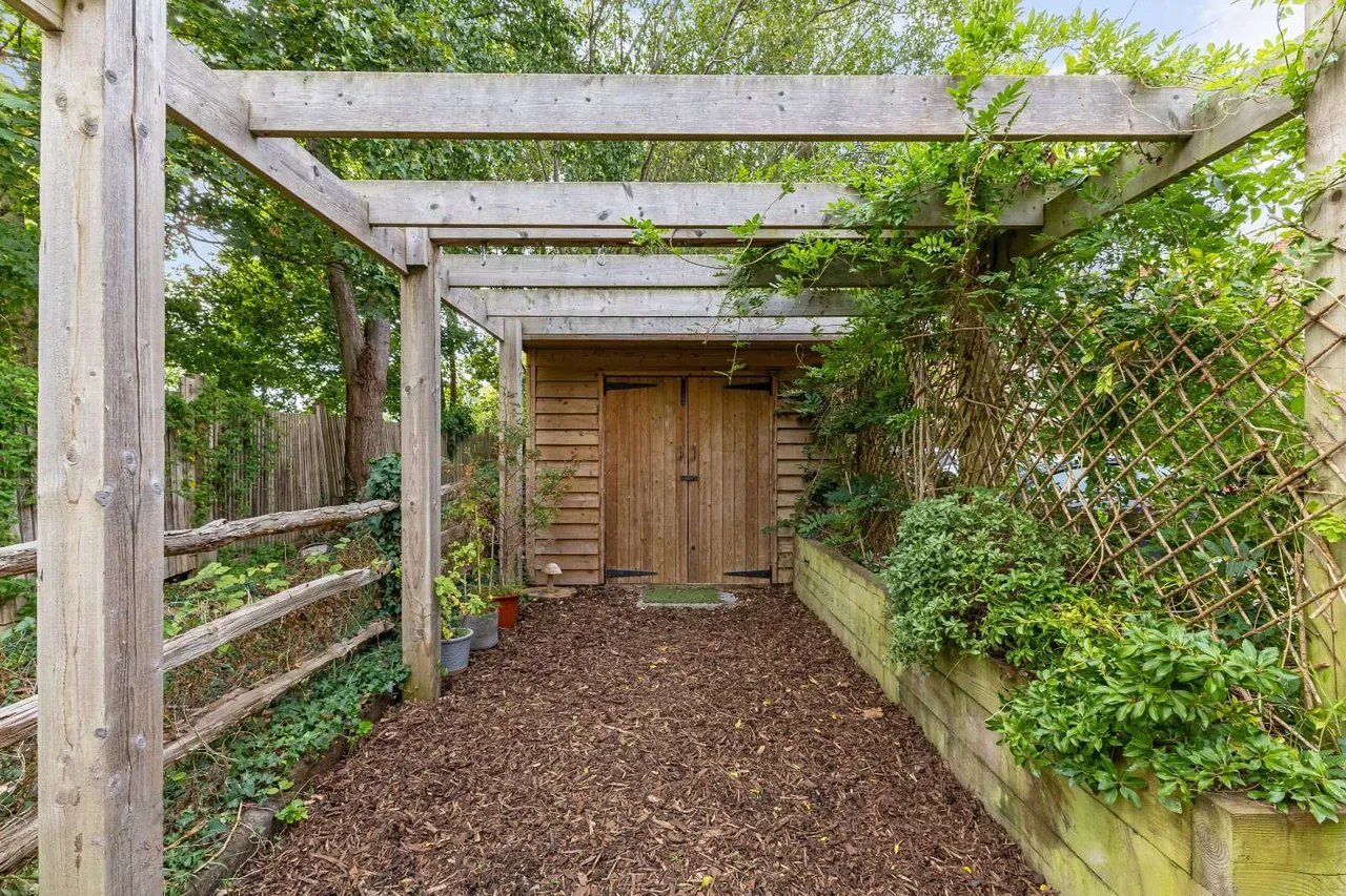 Meadow Bank, Farnham, GU9, photo 16