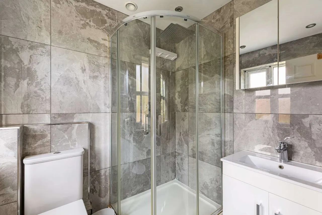 Meadow Bank, Farnham, GU9, photo 10