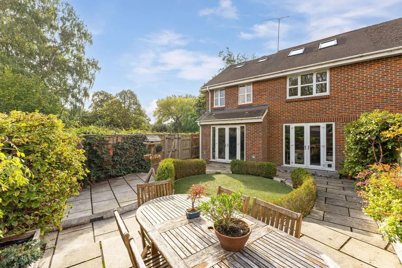 Meadow Bank, Farnham, GU9, photo 15