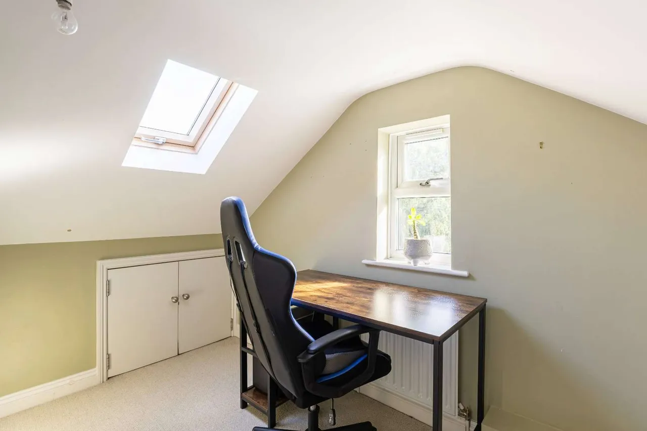 Meadow Bank, Farnham, GU9, photo 8