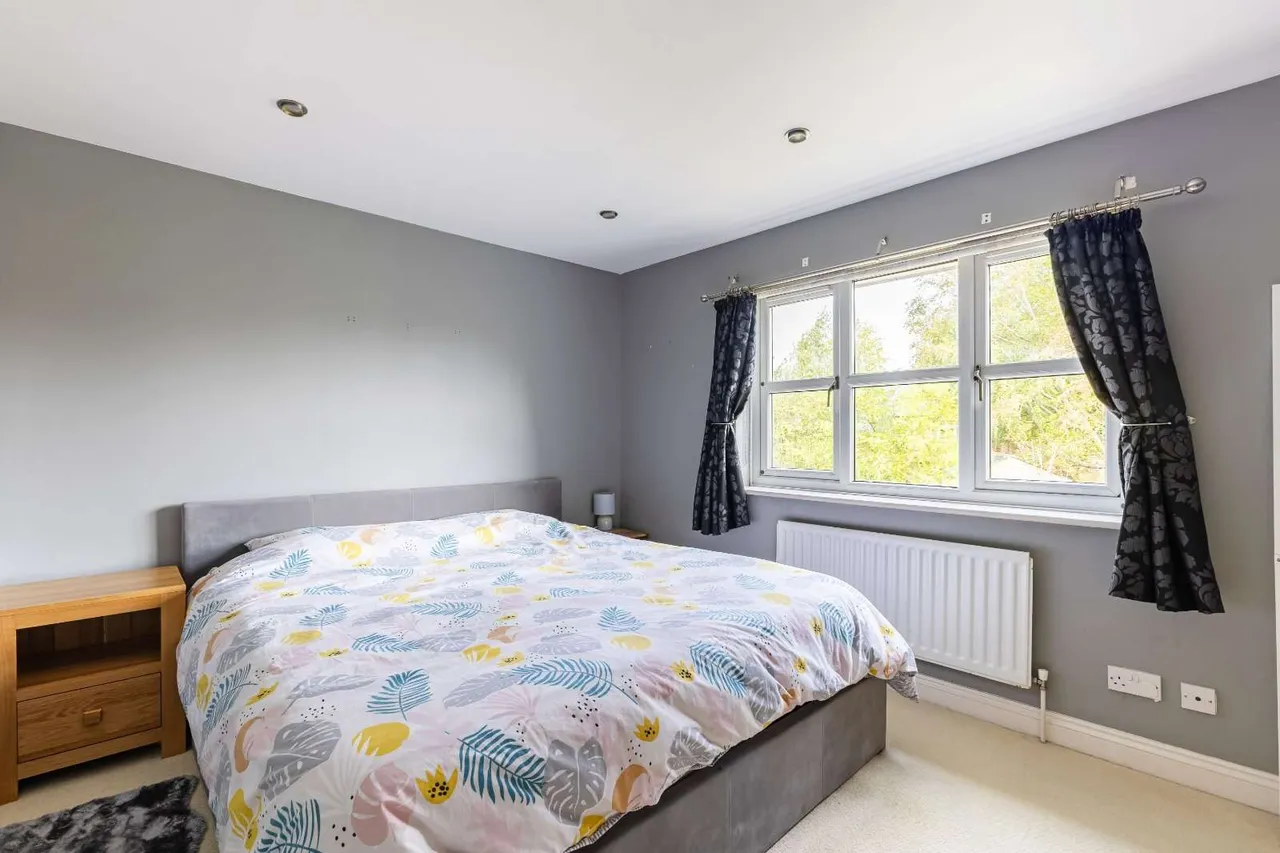 Meadow Bank, Farnham, GU9, photo 11