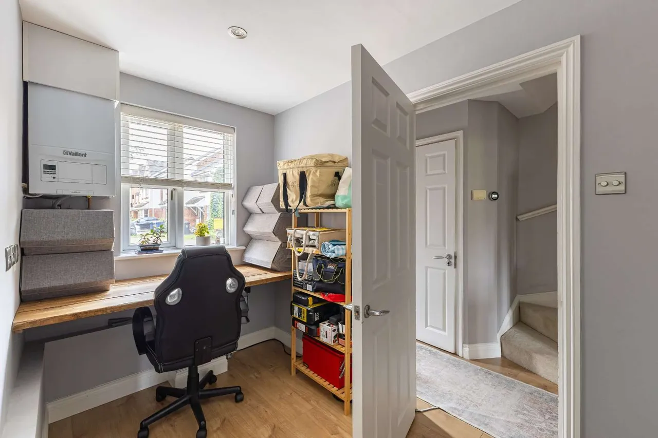 Meadow Bank, Farnham, GU9, photo 7