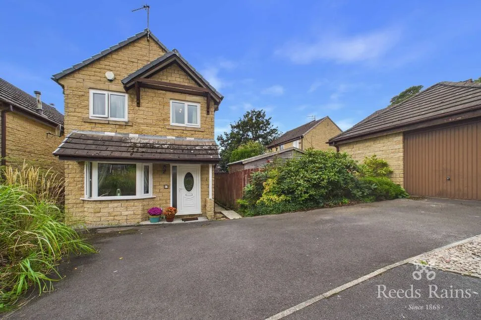 3 bed house for sale — Rochester Drive, Burnley, BB10