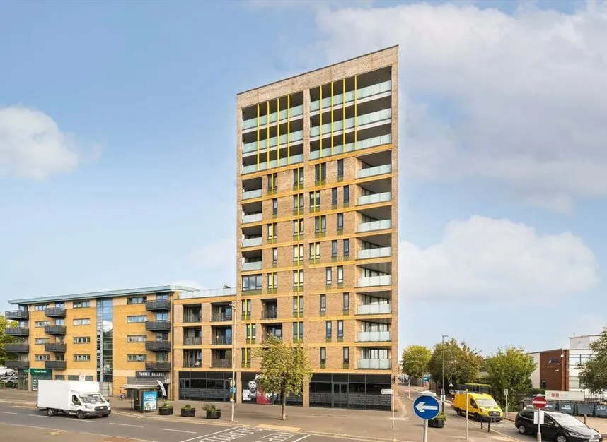 1 bed flat to rent, Prince Georges Road, Colliers Wood, SW19