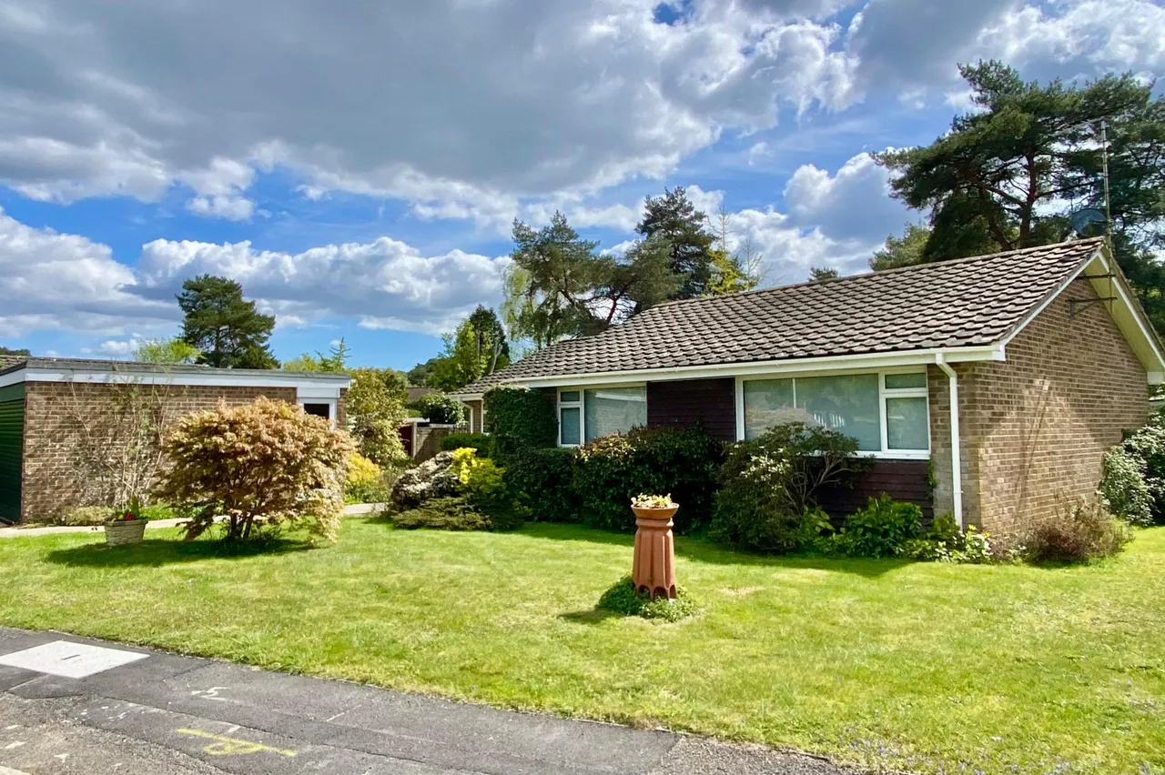 3 bed house for sale, Shelley Close, Ashley Heath, BH24