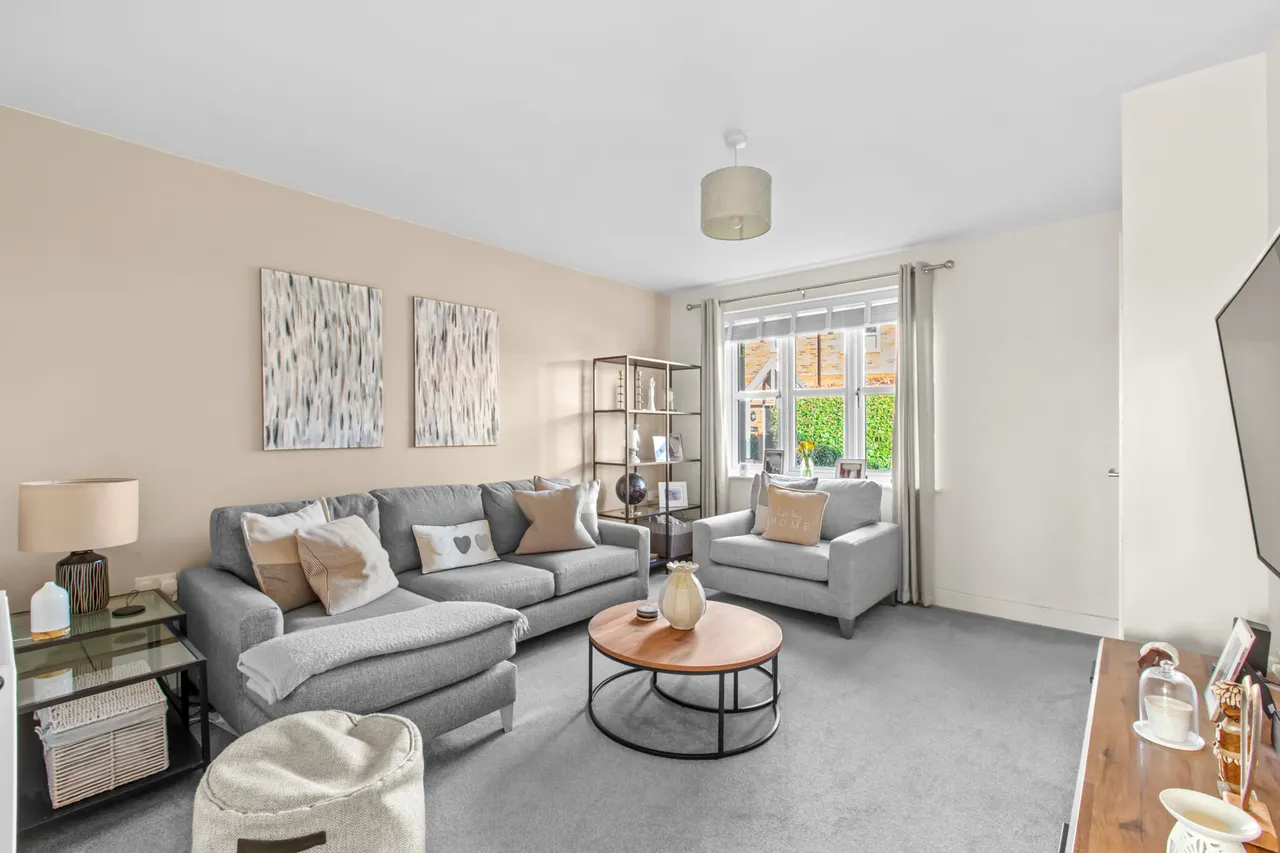 Lennon Way, Aylesbury, HP21, photo 3