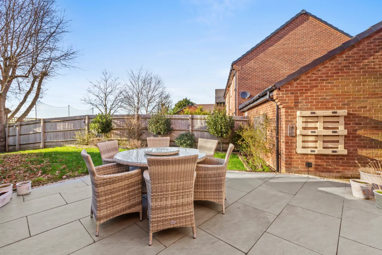 Lennon Way, Aylesbury, HP21, photo 4