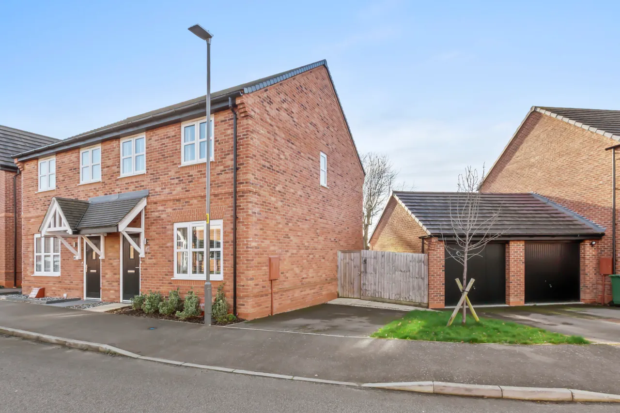 3 bed house for sale, Lennon Way, Aylesbury, HP21