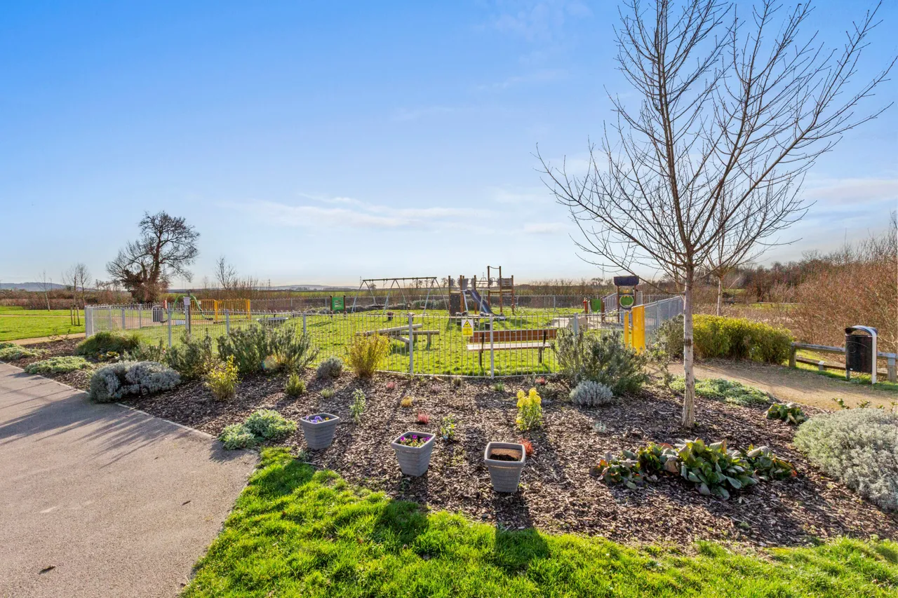 Lennon Way, Aylesbury, HP21, photo 13