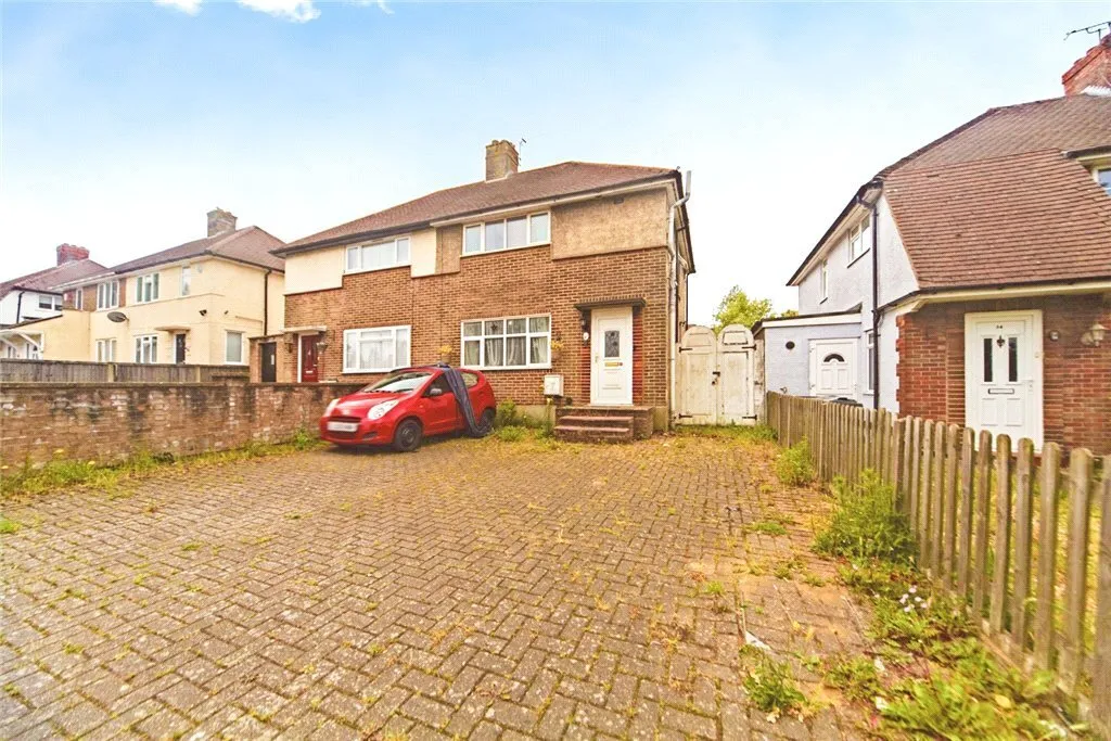 3 bed house for sale — Parkway, New Addington, Croydon, CR0