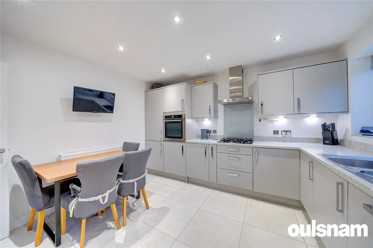 Henley Drive, Droitwich, Worcestershire, WR9 7RX, photo 2